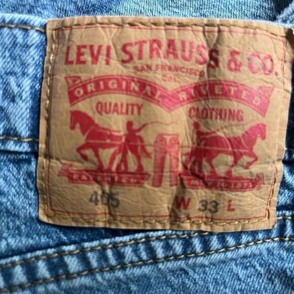 Levi’s men’s 405 distressed jean shorts size 33/10”. - Picture 6 of 7